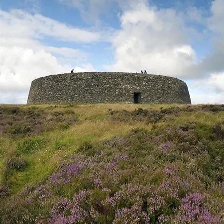 An Grianan فندق Burt